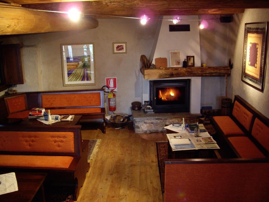 Hotel Ristorante La Font Castelmagno Esterno foto